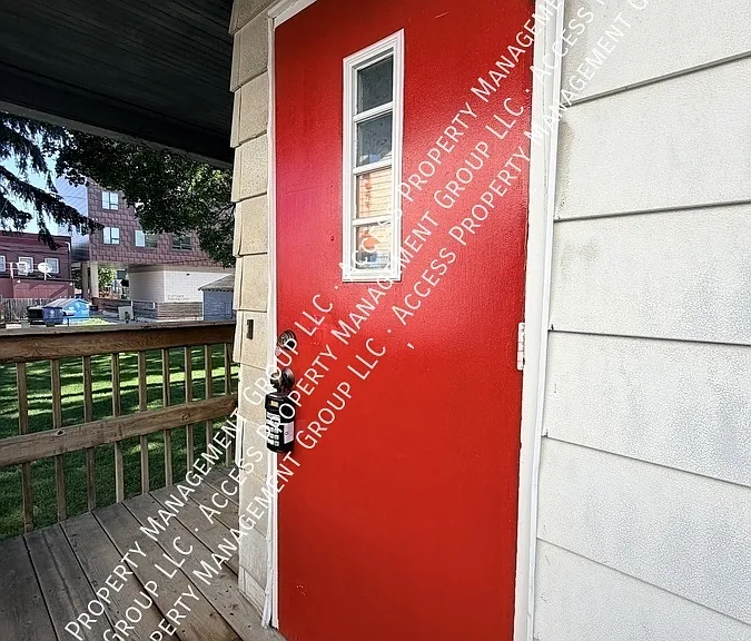 733 Crescent St NE — Photo 3