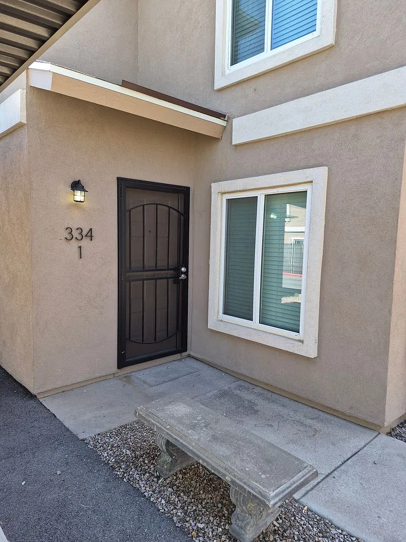 Limberlost Park Townhomes - 2 Months Half Off Rent — Photo 4