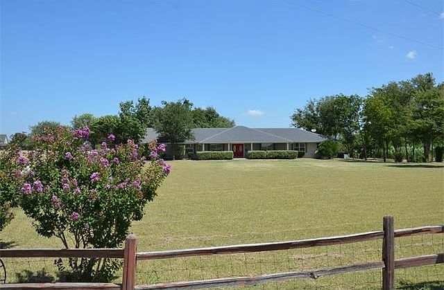 A spectacular property for a family that wants country living close to town. This home has 5 bedrooms and 4.5 bathrooms. The present owner can attest it was a fantastic place to raise kids. With all the bathrooms, pool, horse stalls, pool house, room for 