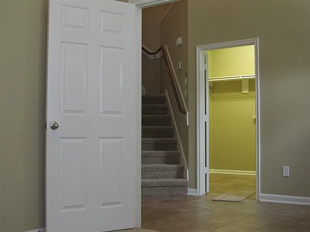 5 bed, 3.5 bath, 3022 sqft, $2,795 — Photo 3