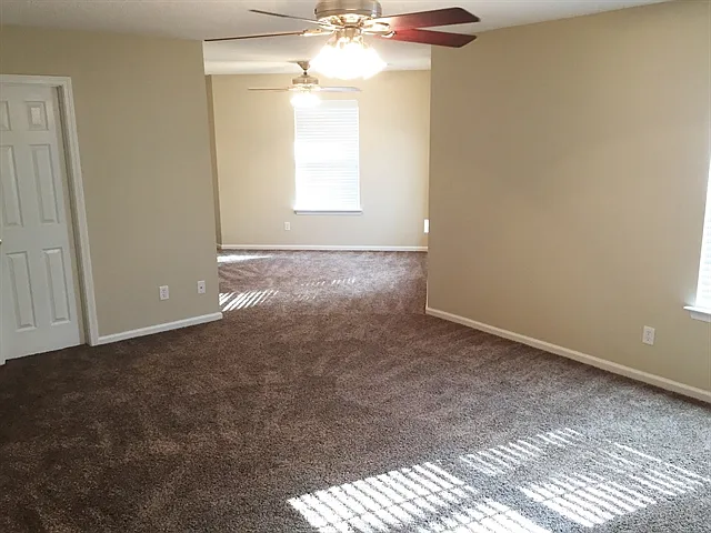 11 Lake Shore Blvd — Photo 10