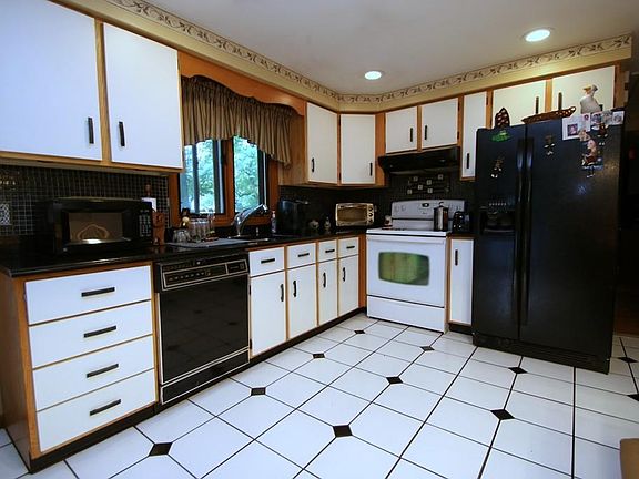 2nd image of 159 Essex St