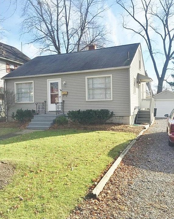 1st image of 753 Oak Knoll Ave SE