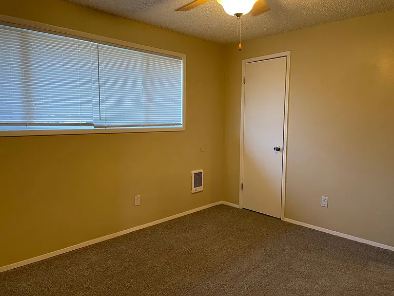 17420 NE Halsey St — Photo 12