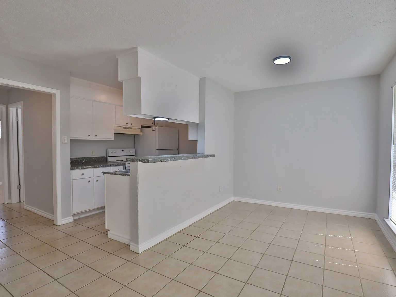 Ocean Breeze Apartment Homes — Photo 4