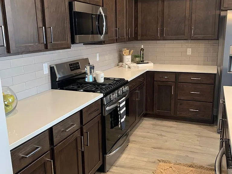2369 Morris Ave — Photo 6