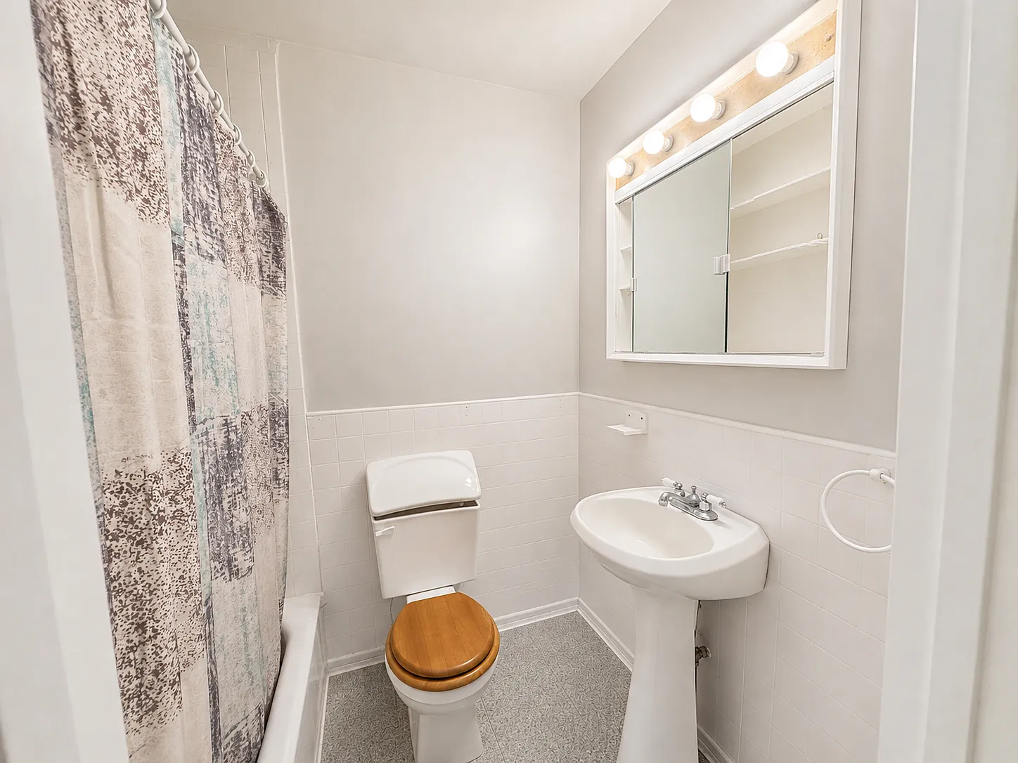 1572 North Shore Drive - Unit 1 — Photo 4