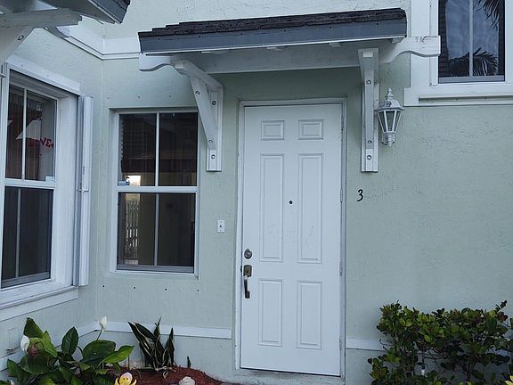 2nd image of 2935 SE 1st Dr Unit 3