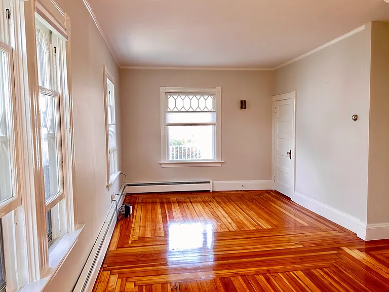 31 Weaver Ave — Photo 5