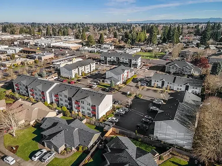THE VILLAGE AT ELLIOT SQUARE — Photo 16