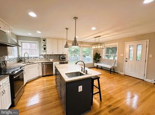 3452 Annandale Rd, Falls Church, VA 22042