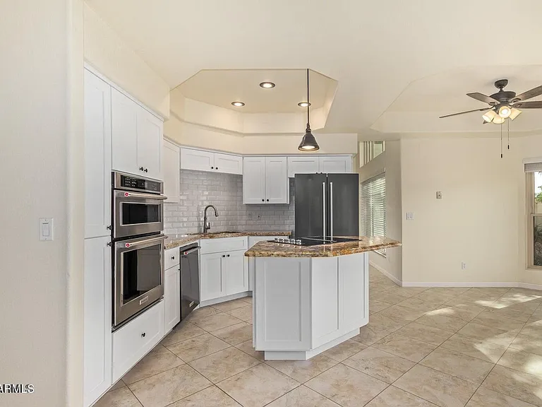 9414 S 51st St — Photo 11
