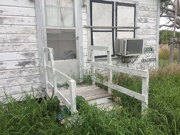 3rd image of 1823 Highway 35 S