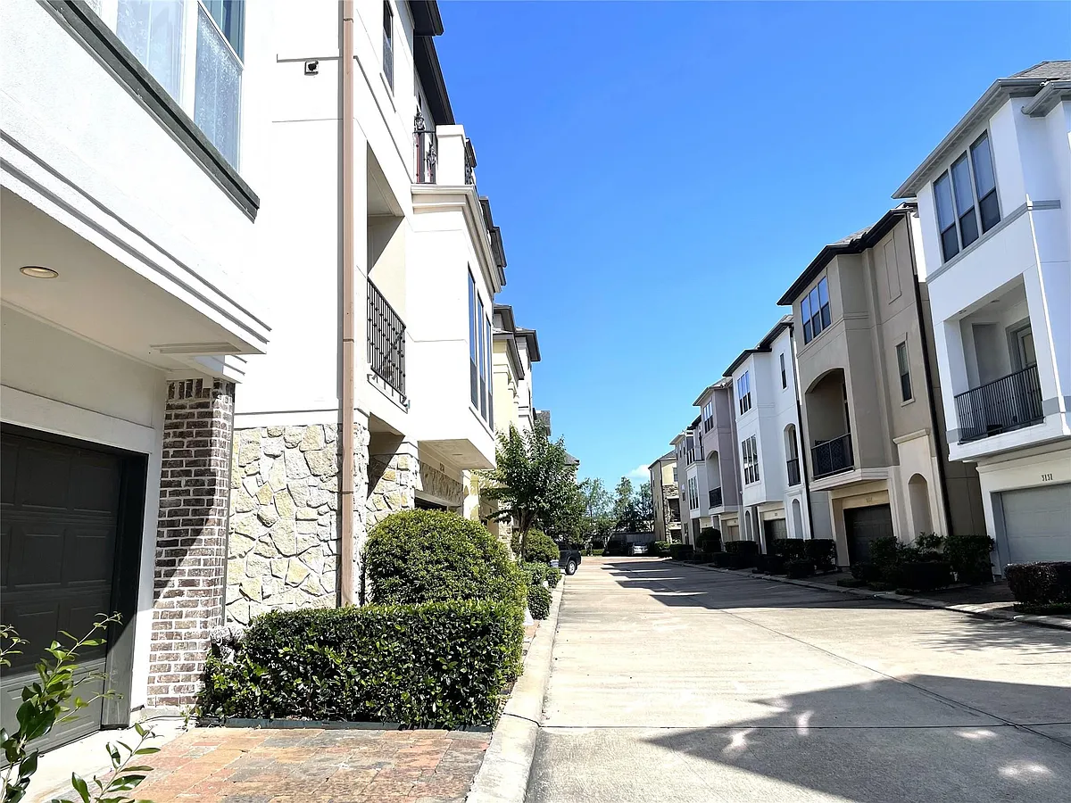Building Photo - 3138 Pemberton Walk