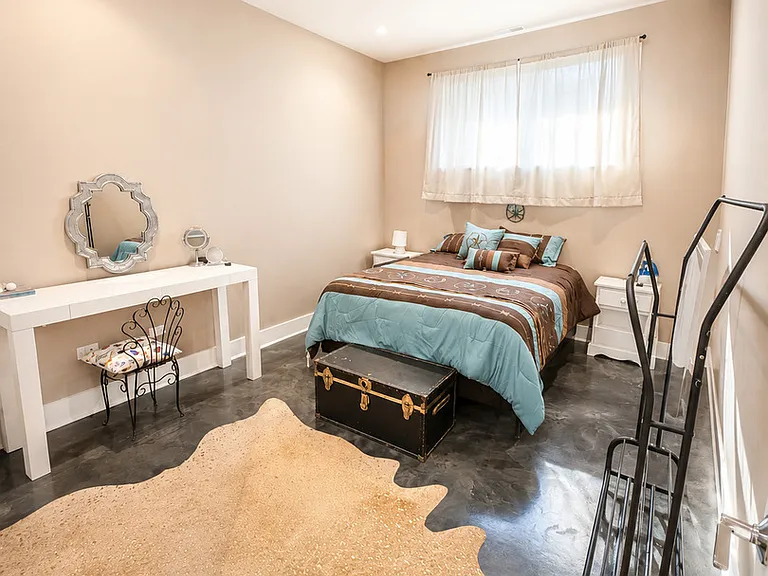 7338 W Clarence Ave — Photo 42