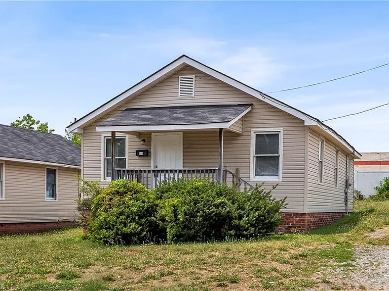 104 S Raleigh St — Photo 2
