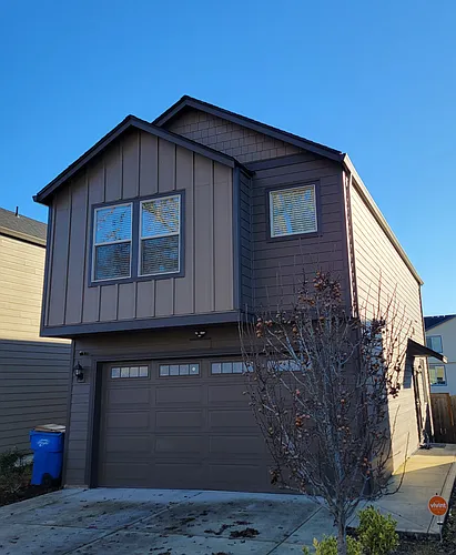 4223 NE 34th Way Photo 1