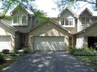 832 Millcreek Cir, Elgin, IL 60123