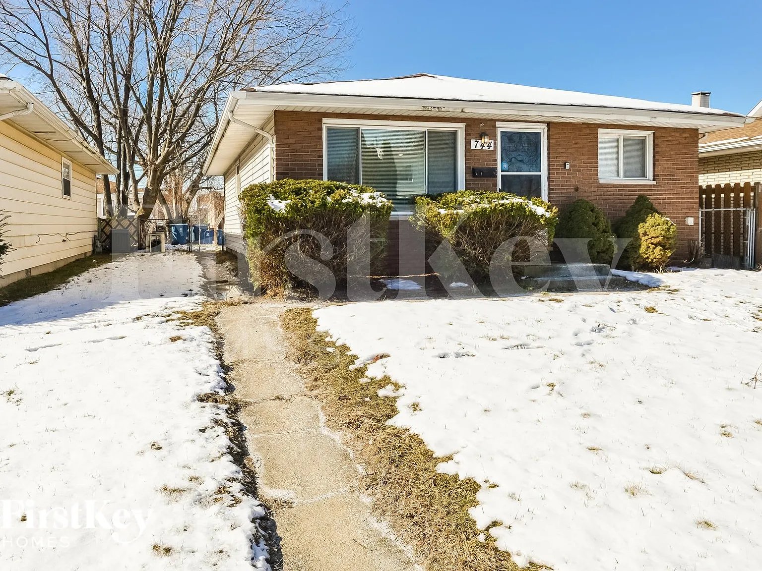 3 bed, 1.0 bath, 944 sqft, $2,030 — Photo 3