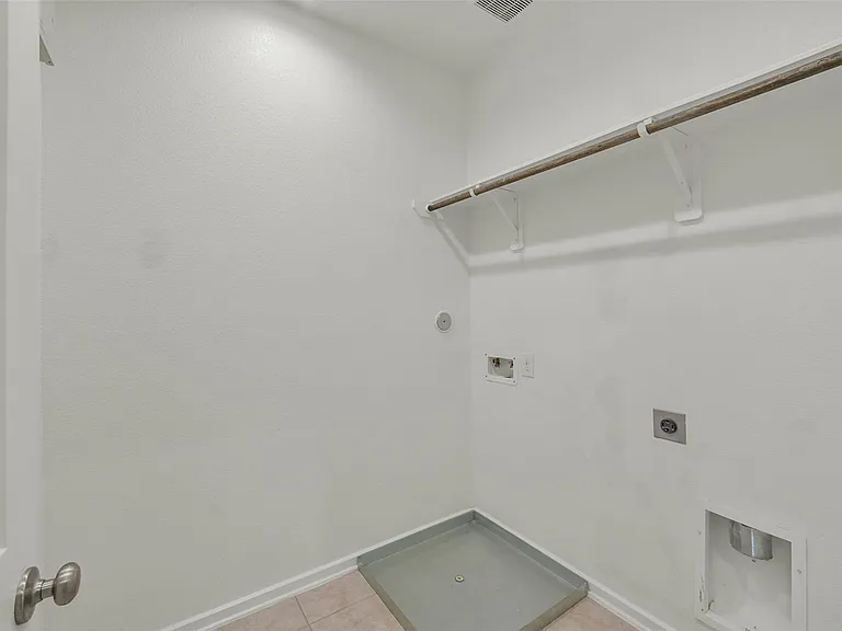 323 N Spotted Fern Dr — Photo 32