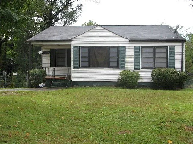 3839 Mathis St photo 1