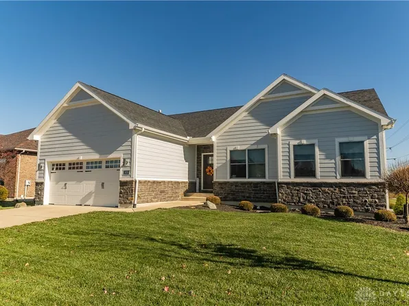 1018 Hunters Ridge Dr, Tipp City, OH 45371