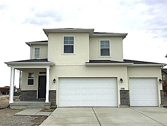 1218 E Peterson Ln