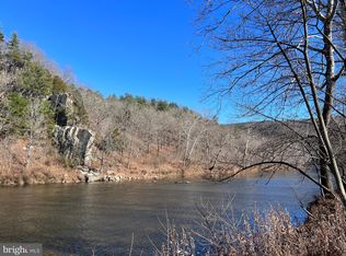 Amberwood Ln, Great Cacapon, WV 25422