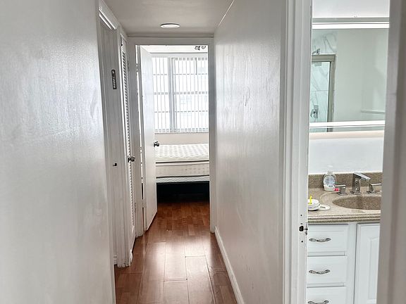 3rd image of 18031 Biscayne Blvd
