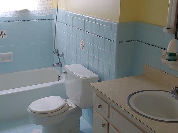 5th image of 910 Minoma Ave