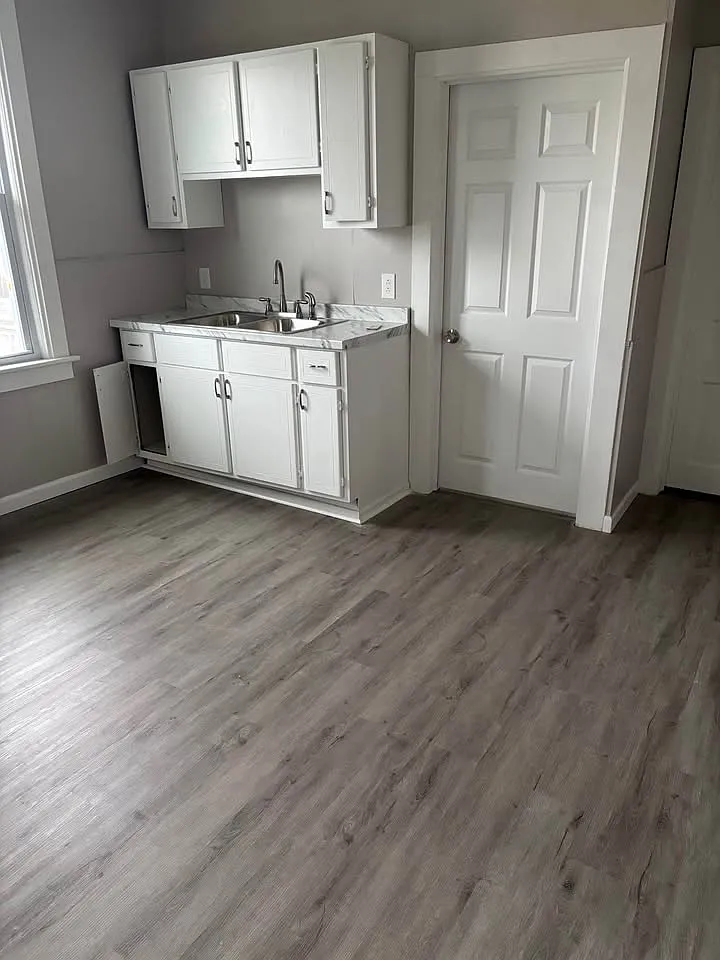 3 bed, 1200 sqft, $1,325 — Photo 1