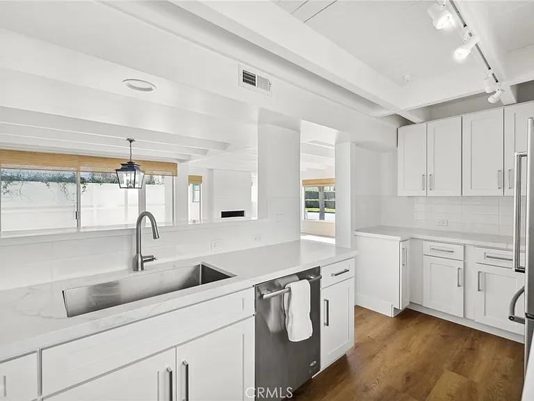 2551 Bayshore Dr — Photo 12