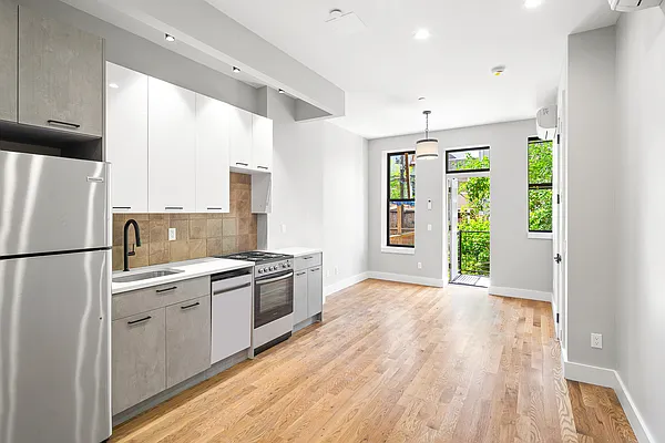 Rented by The InHouse Group | media 4