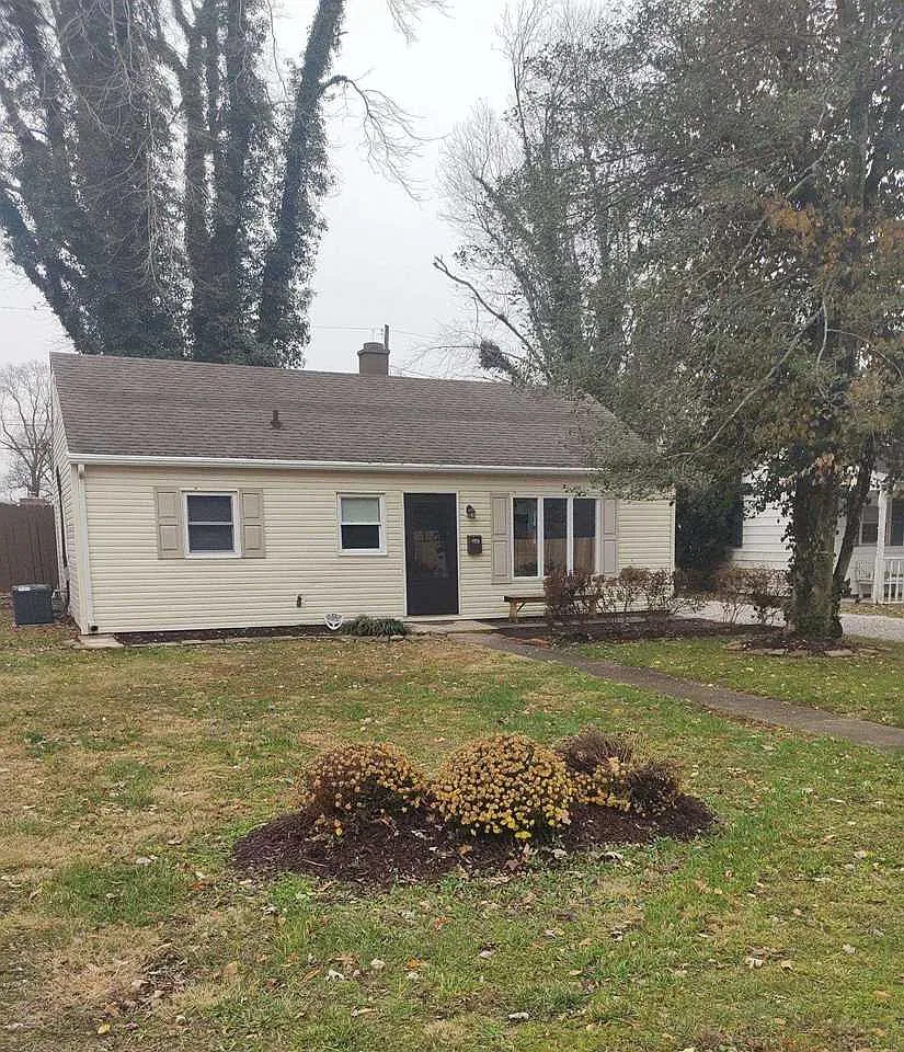 909 Cardinal Dr photo 1