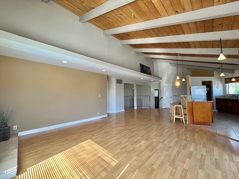 463 Sea Horse Dr — Photo 7