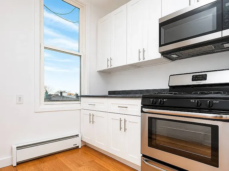 1631 Summerfield St #3S — Photo 4