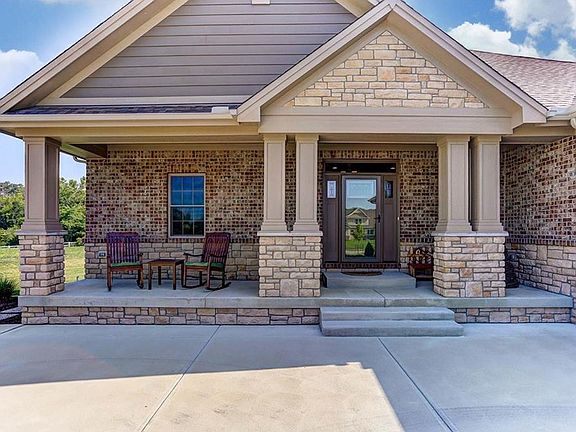 3rd image of 920 Creekview Dr