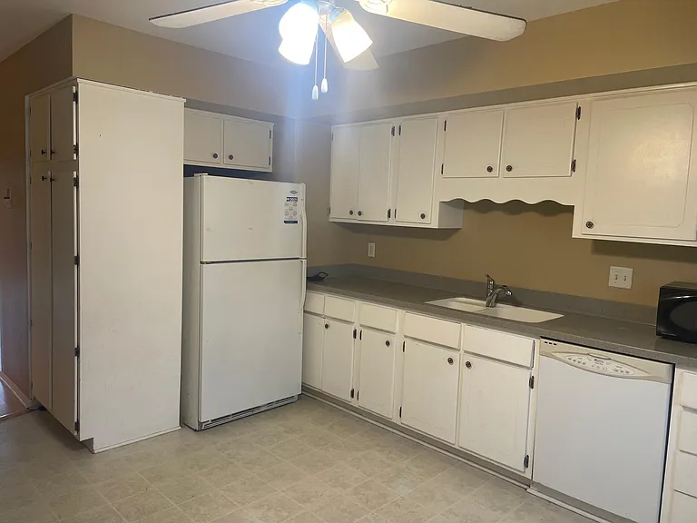 1115 Elizabeth Ct #5 — Photo 8
