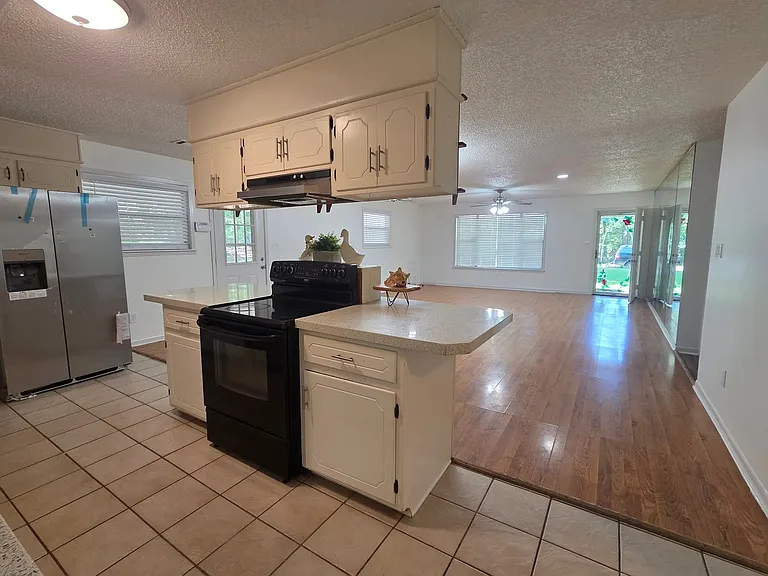 450 Plum Hollow Blvd — Photo 6