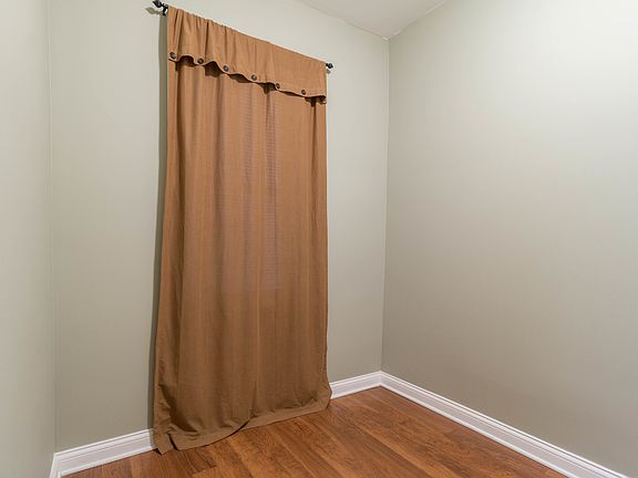 4th image of 1015 W 31st Pl #1R