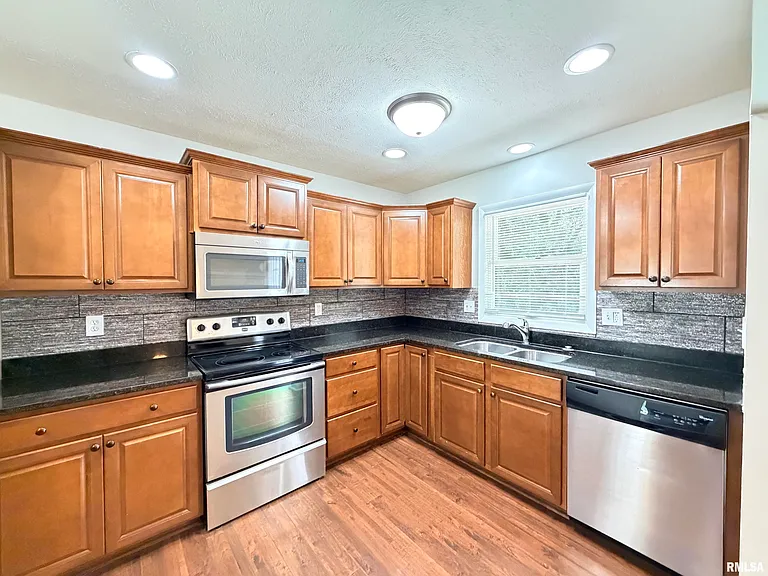 122 W Morningside Dr — Photo 24