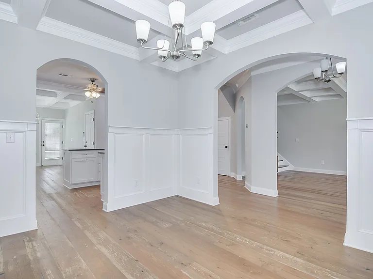 344 Colonnades Dr — Photo 14