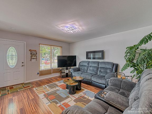 5th image of 3260 Melmoor St