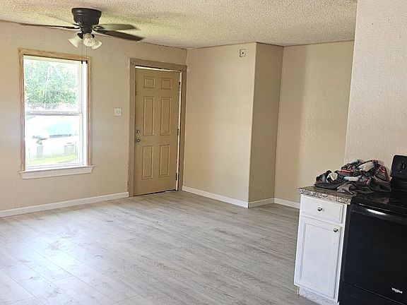 4th image of 907 Hough