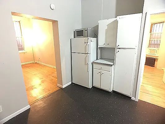 5th image of 431 E 9th St #34