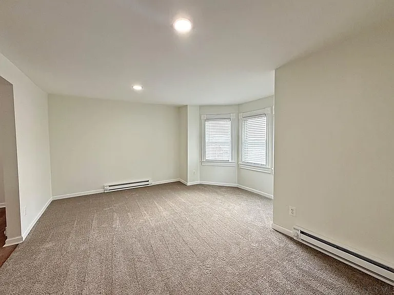 900 Somerset Ave #2 — Photo 7