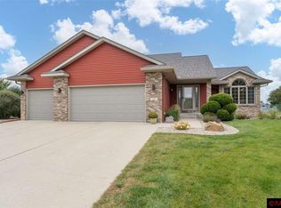 320 Grovebrook Ct, Mankato, MN 56001