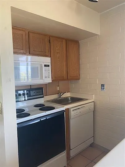599 N Darwin St — Photo 7