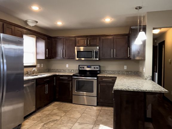 3rd image of 706 W 10th St