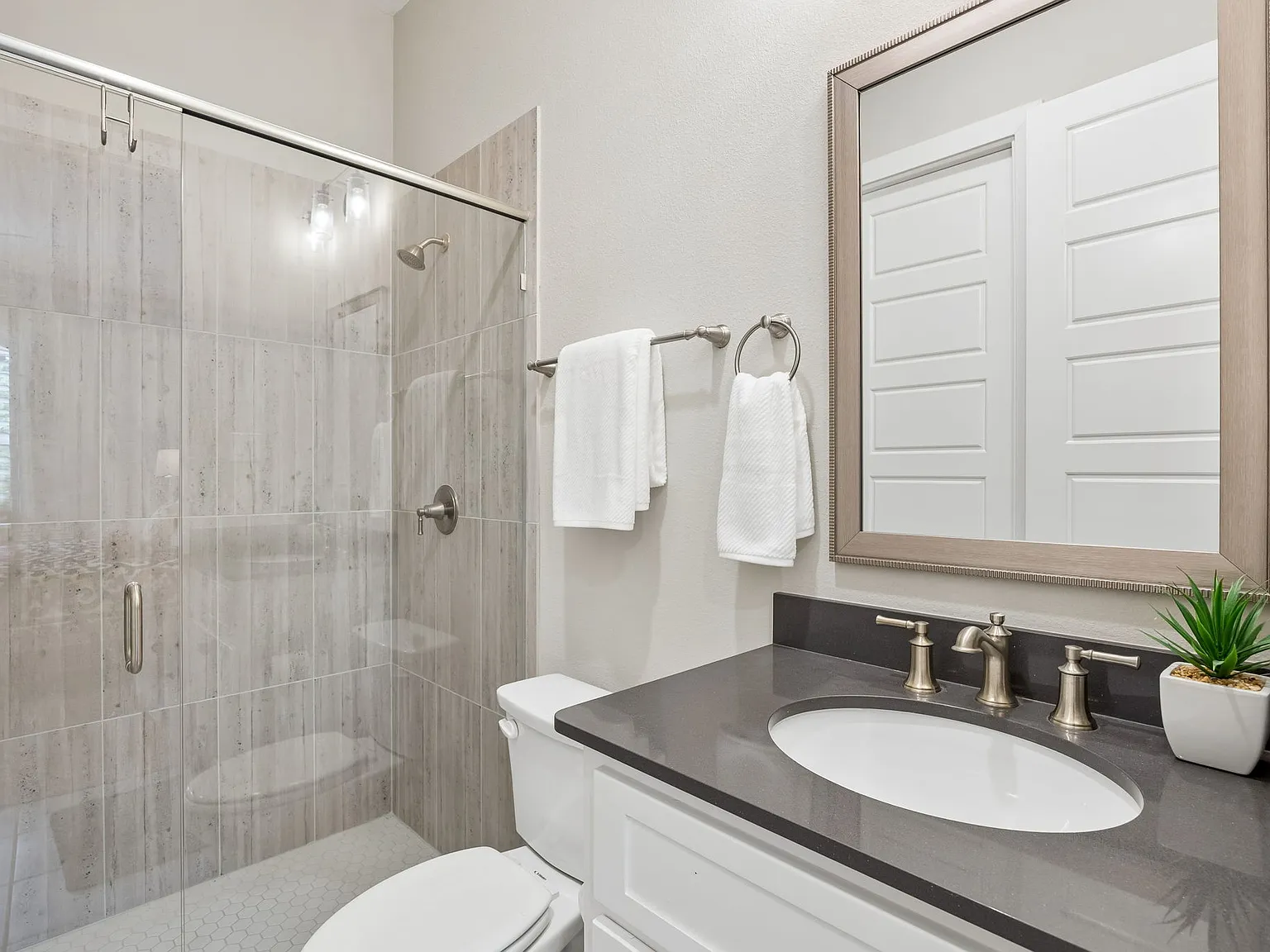 6 bed, 5516 sqft, $20,000 — Photo 2